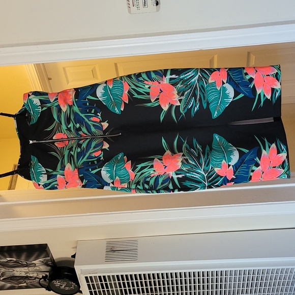 Dress - Picture 3 of 4